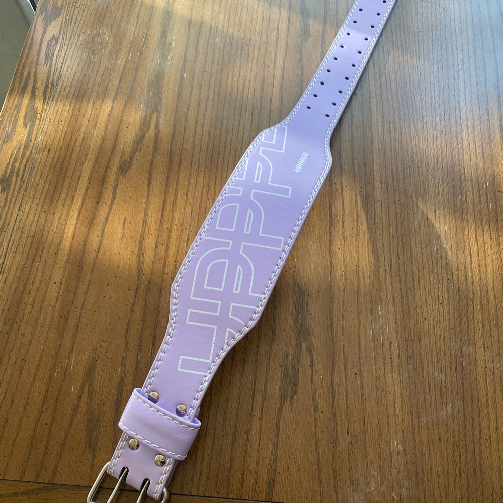 Uppper women’s weight lifting belt waist size 28” and under